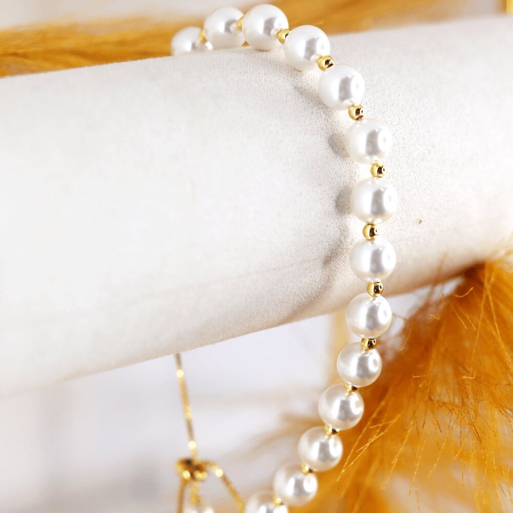 Stylish Stainless Steel Bracelet with Pearls - Unique Fashion Piece